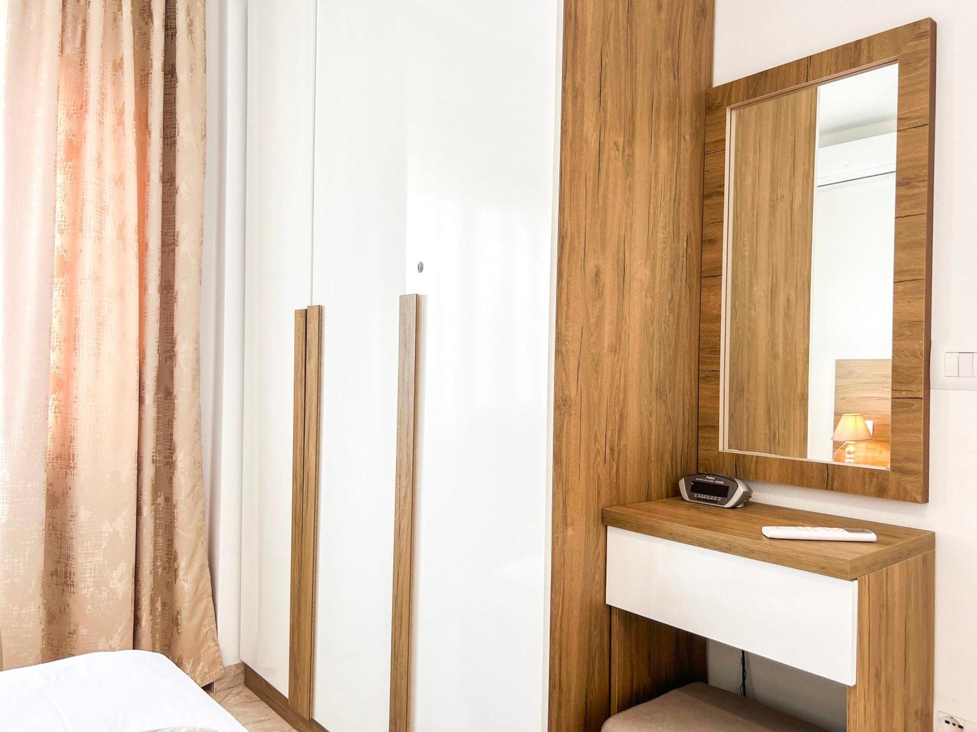 891 Apartament *