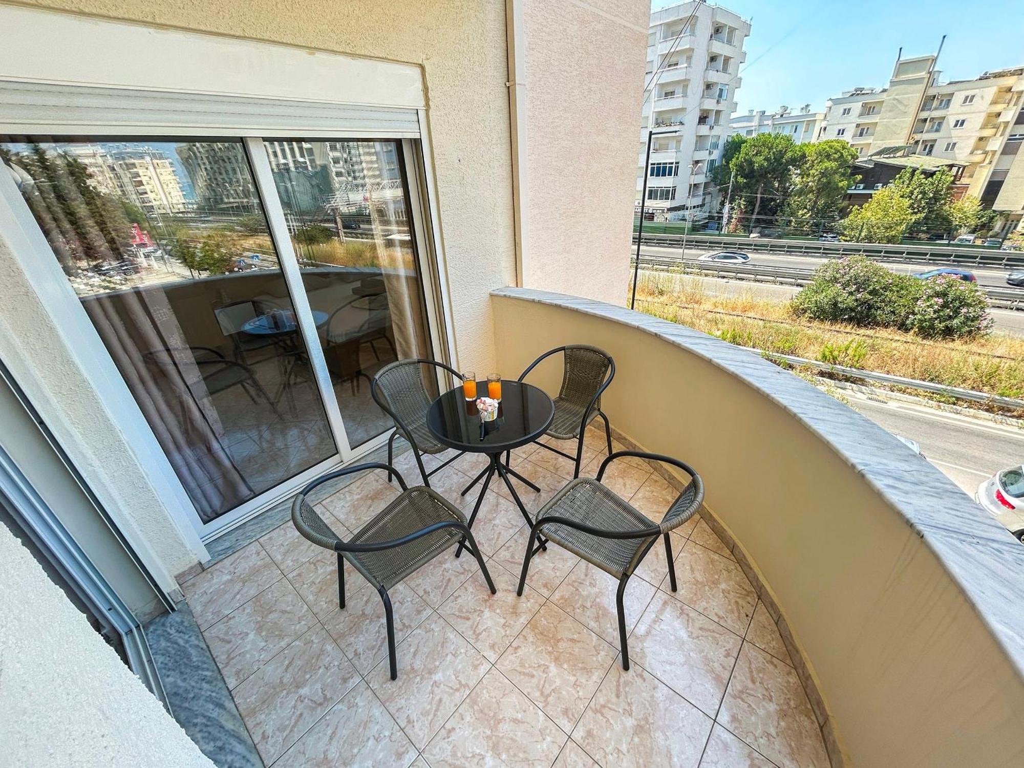 891 * Durrës